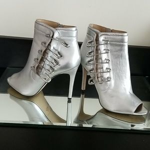 Sliver Size 7 Katy Perry Fashion Boots